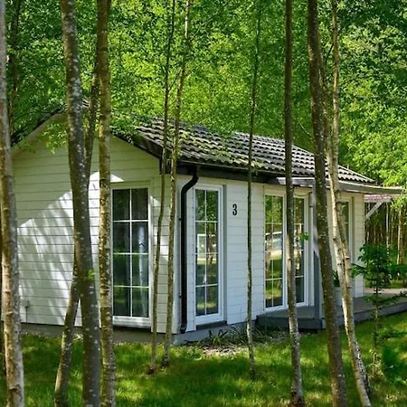 Comfortable No 3b With A Fireplace *